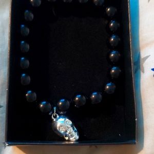 Skull black bead bracelet